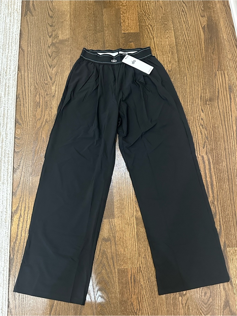 ALO Yoga Women’s Black Wide-Leg trousers with Logo Waistband